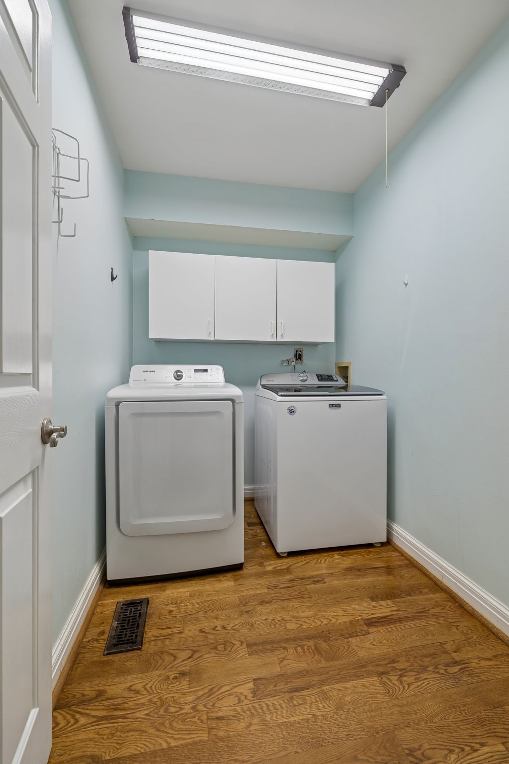 230 Harding Place Nashville, TN 37205 - Photo 23 of 54 a utility room with washer and dryer