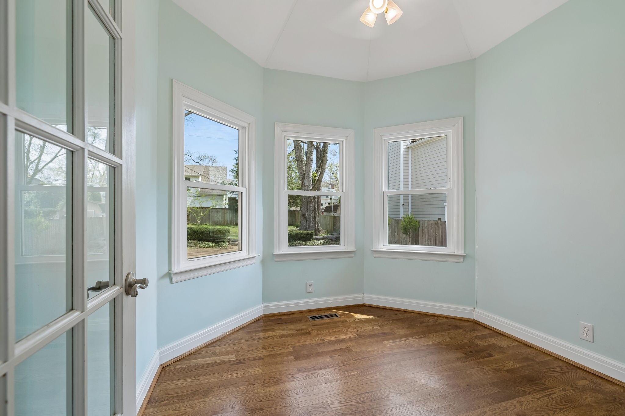 230 Harding Place Nashville, TN 37205 - Photo 28 of 54 an empty room with windows