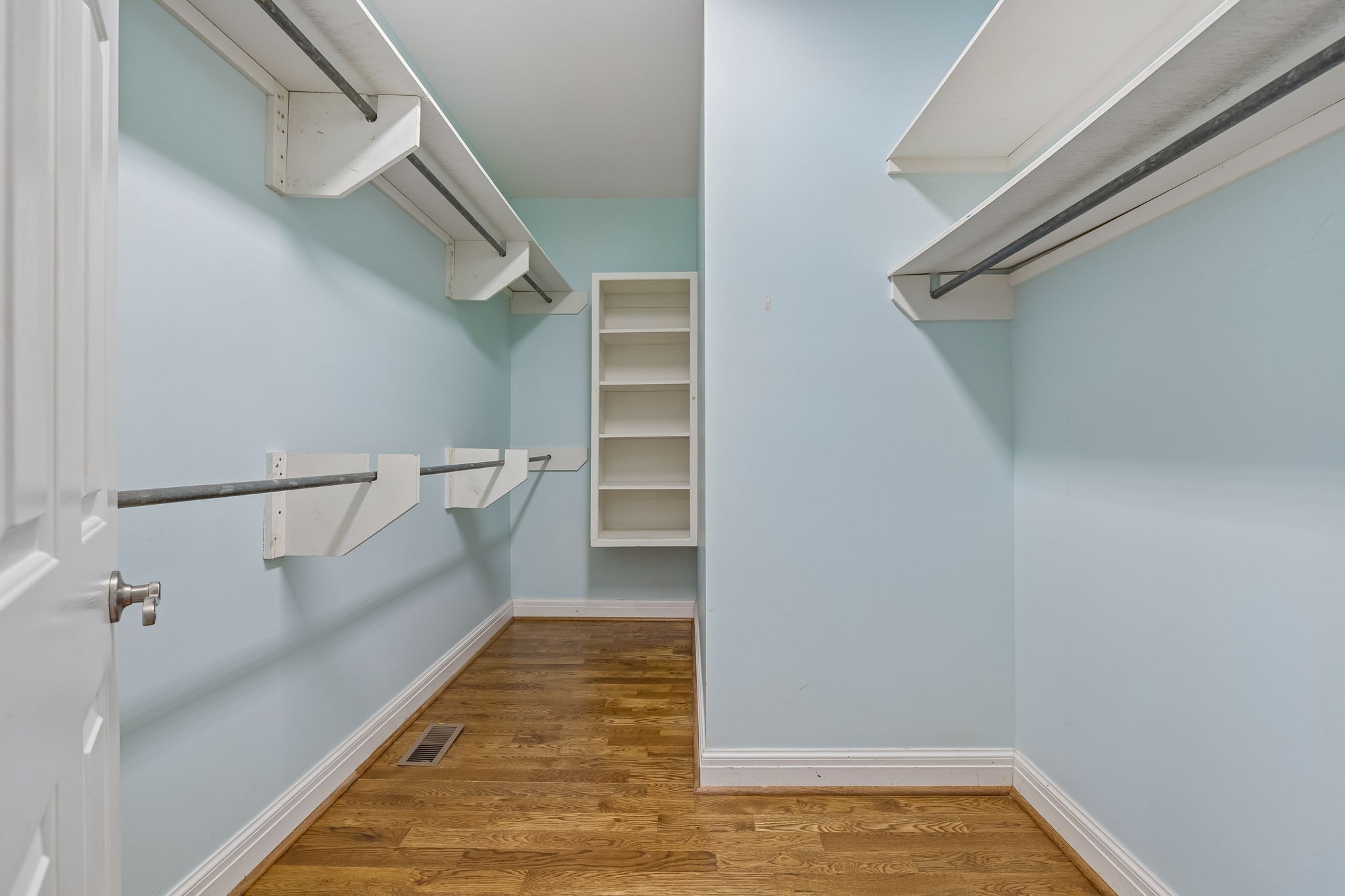 230 Harding Place Nashville, TN 37205 - Photo 29 of 54 a view of walk in closet