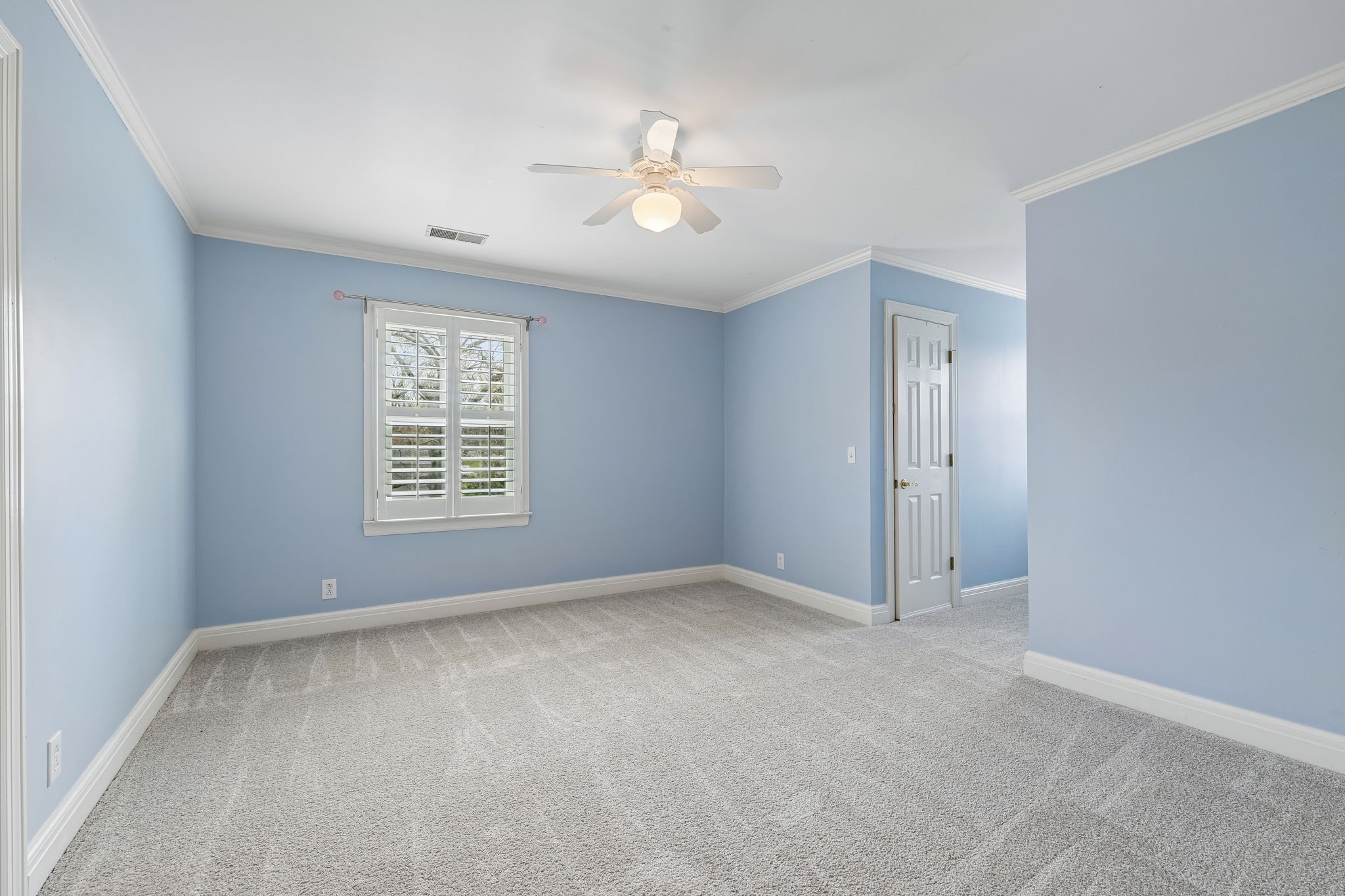 230 Harding Place Nashville, TN 37205 - Photo 32 of 54 an empty room with windows and fan