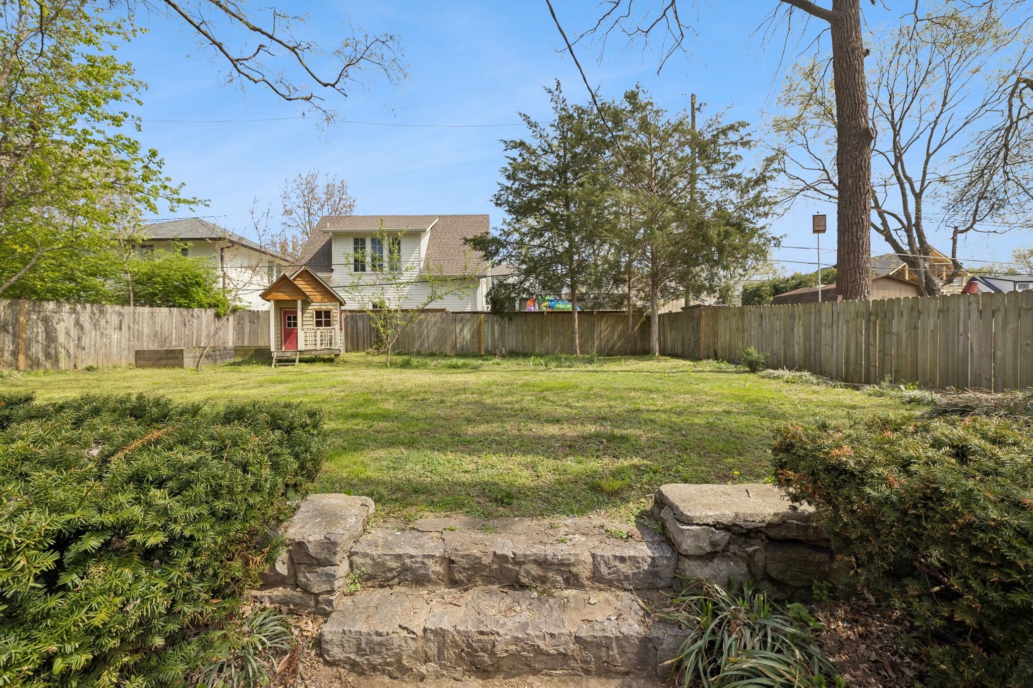 230 Harding Place Nashville, TN 37205 - Photo 51 of 54 a backyard of a house with table and chairs