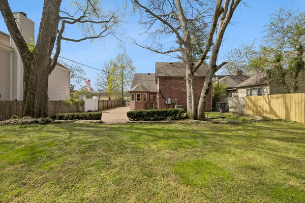 $1,250,000 | 230 Harding Place, Nashville, TN 37205