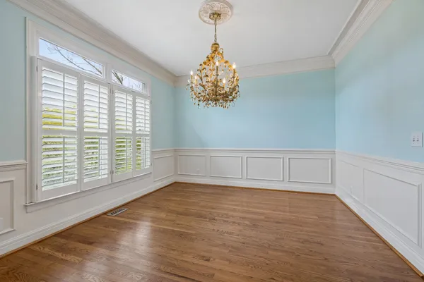 $1,250,000 | 230 Harding Place, Nashville, TN 37205