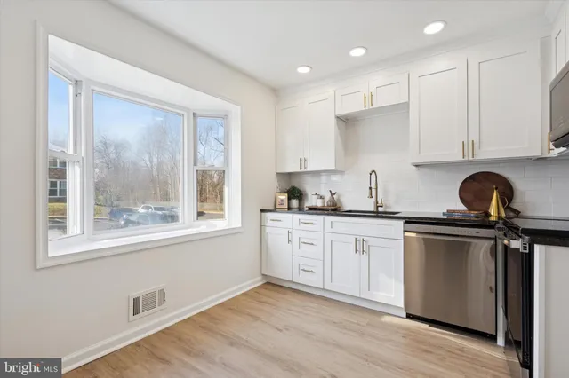 $374,999 | 367 Dartmouth Court, Bensalem, PA 19020