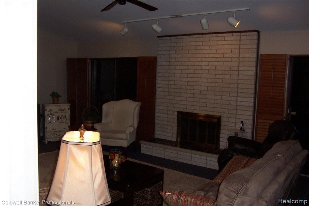2364 Norton Road Rochester, MI 48307 - Photo 4 of 12 100_1265.JPG