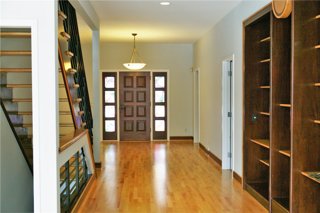 40 Mitchell Road Pittsford, NY 14534 - Photo 2 of 14