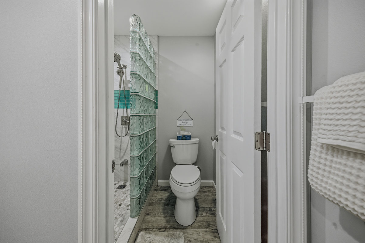 525 Aleka Loop, Unit J2 Kapaa, HI 96746 - Photo 16 of 30 a bathroom with a toilet and a shower