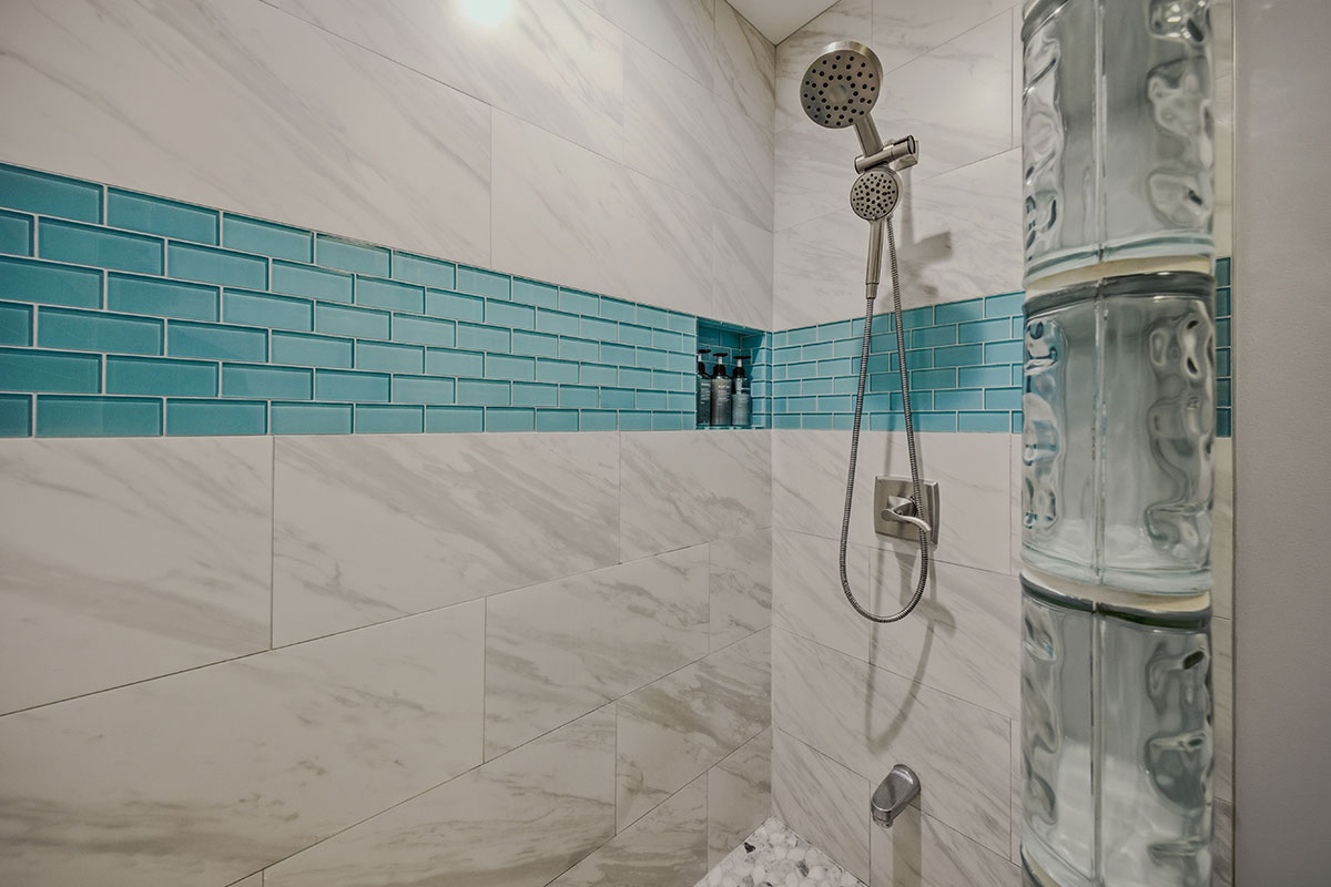 525 Aleka Loop, Unit J2 Kapaa, HI 96746 - Photo 18 of 30 a bathroom with a shower