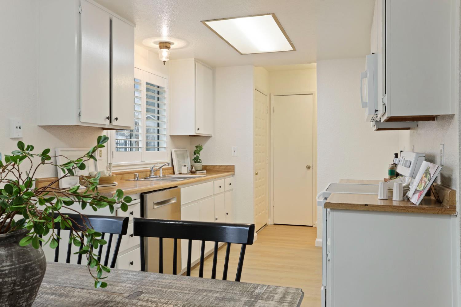 515 Peerless Way, Unit 13 Tracy, CA 95376 - Photo 14 of 41