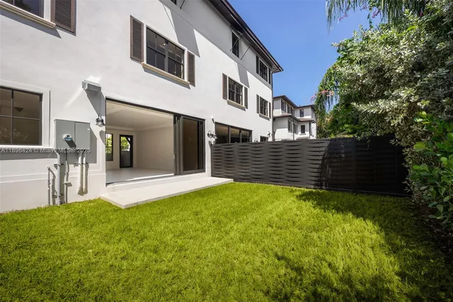a view of a house with backyard and porch