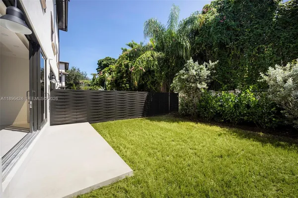 a view of a house with backyard and porch