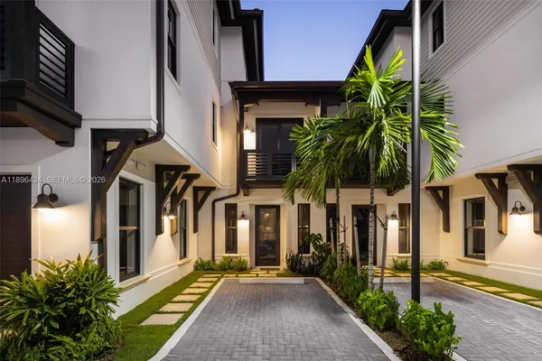 $12,000 | 7498 Southwest 100th Street, Unit 8, Pinecrest, FL 33156