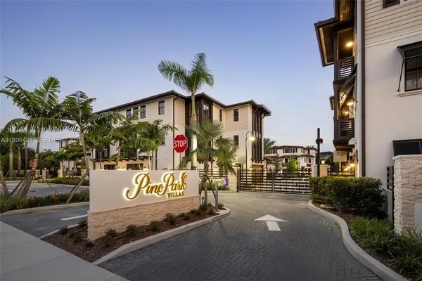 $12,000 | 7498 Southwest 100th Street, Unit 8, Pinecrest, FL 33156