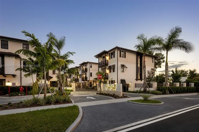 $12,000 | 7498 Southwest 100th Street, Unit 8, Pinecrest, FL 33156