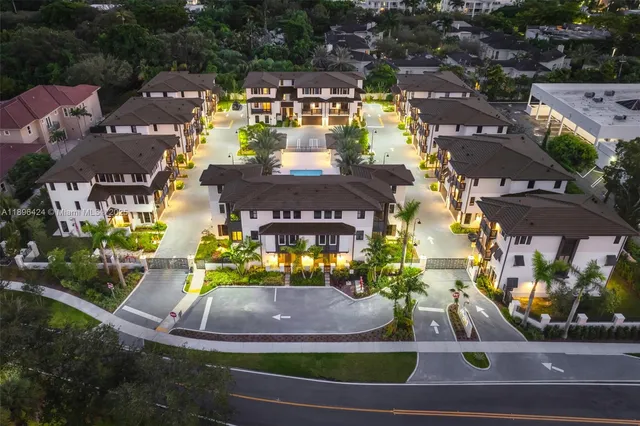 $12,000 | 7498 Southwest 100th Street, Unit 8, Pinecrest, FL 33156