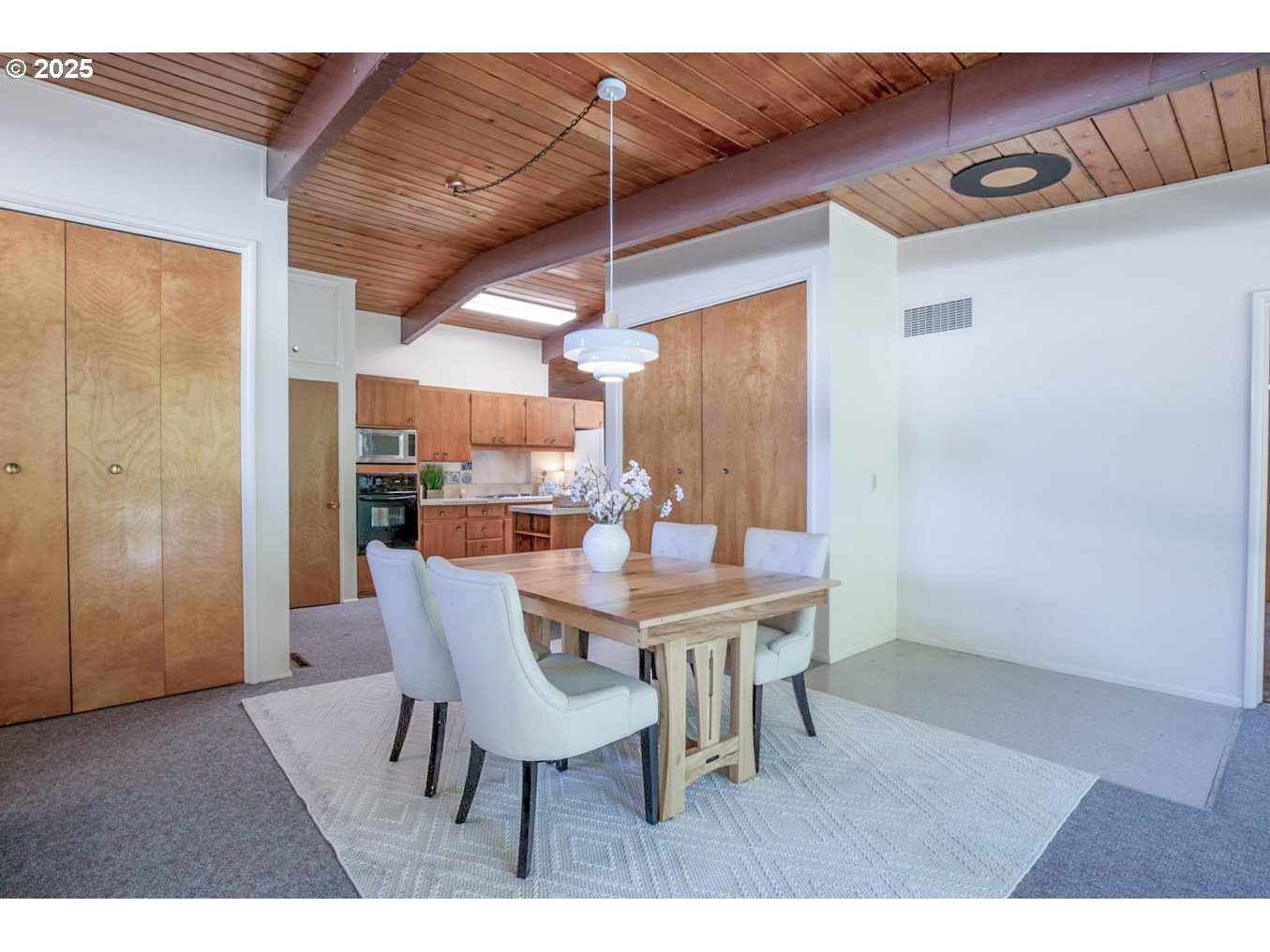 1439 Barton Street Eugene, OR 97404 - Photo 13 of 30 a dining room with furniture and window