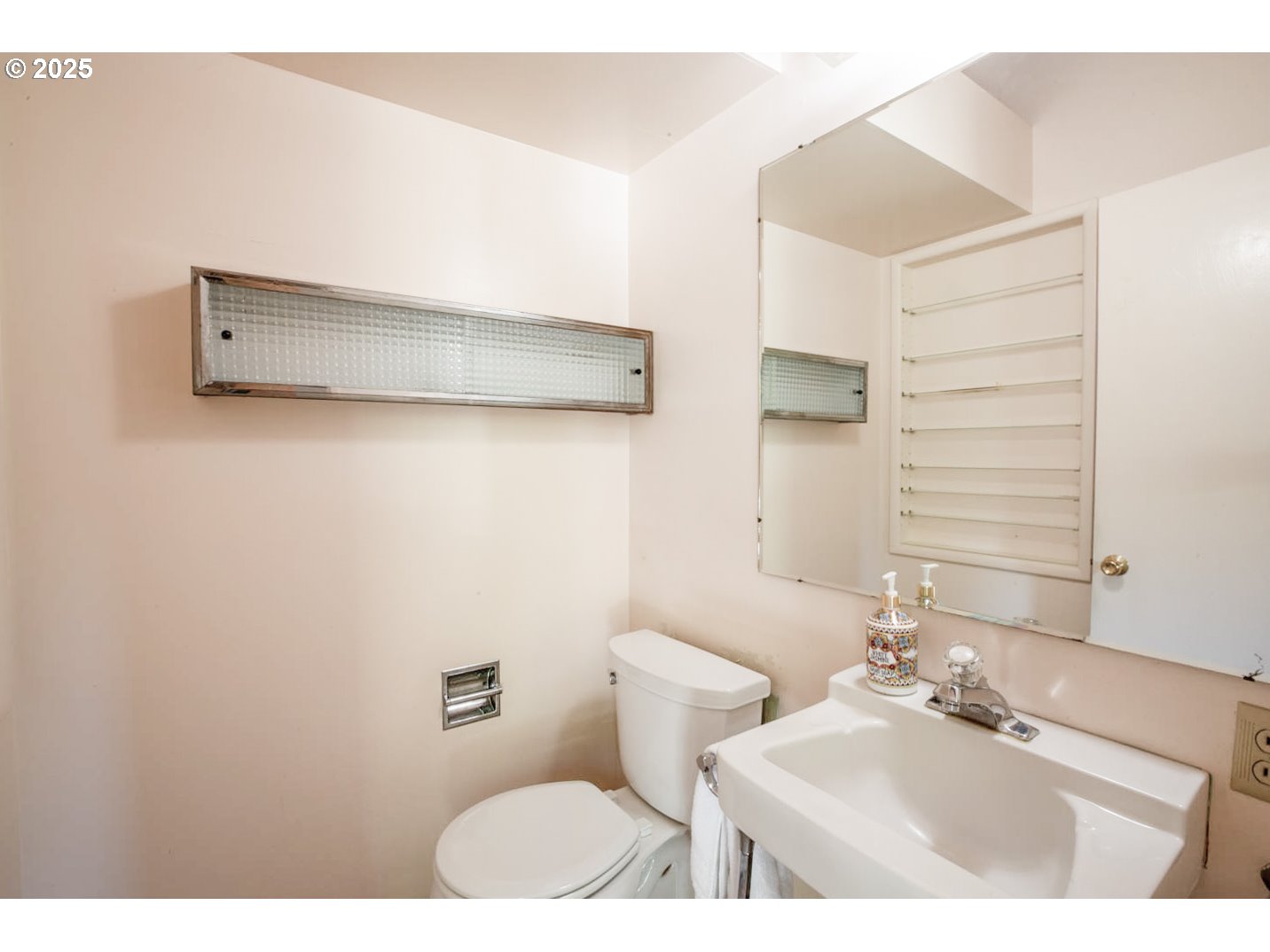1439 Barton Street Eugene, OR 97404 - Photo 19 of 30 a bathroom with a sink and a mirror