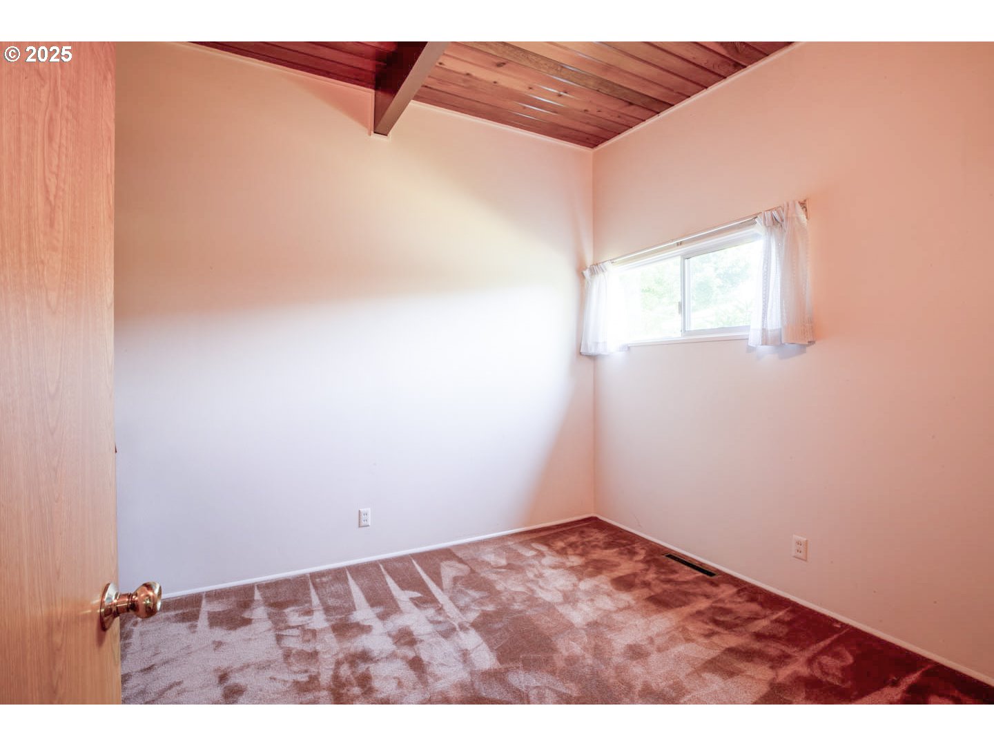 1439 Barton Street Eugene, OR 97404 - Photo 21 of 30 a view of an empty room