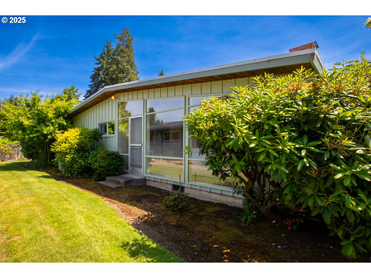 1439 Barton Street Eugene, OR 97404 - Photo 25 of 30 a view of a backyard