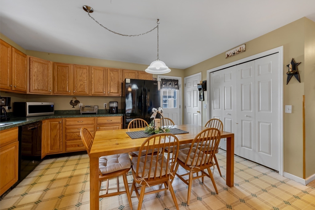 31 Glen Echo Shore Road Charlton, MA 01507 - Photo 8 of 36