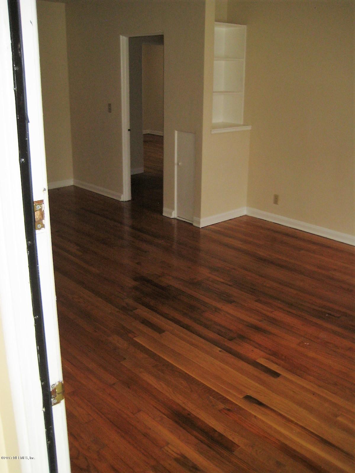 3161 Belden Circle, Unit 2 Jacksonville, FL 32207 - Photo 4 of 16 IMG_3176