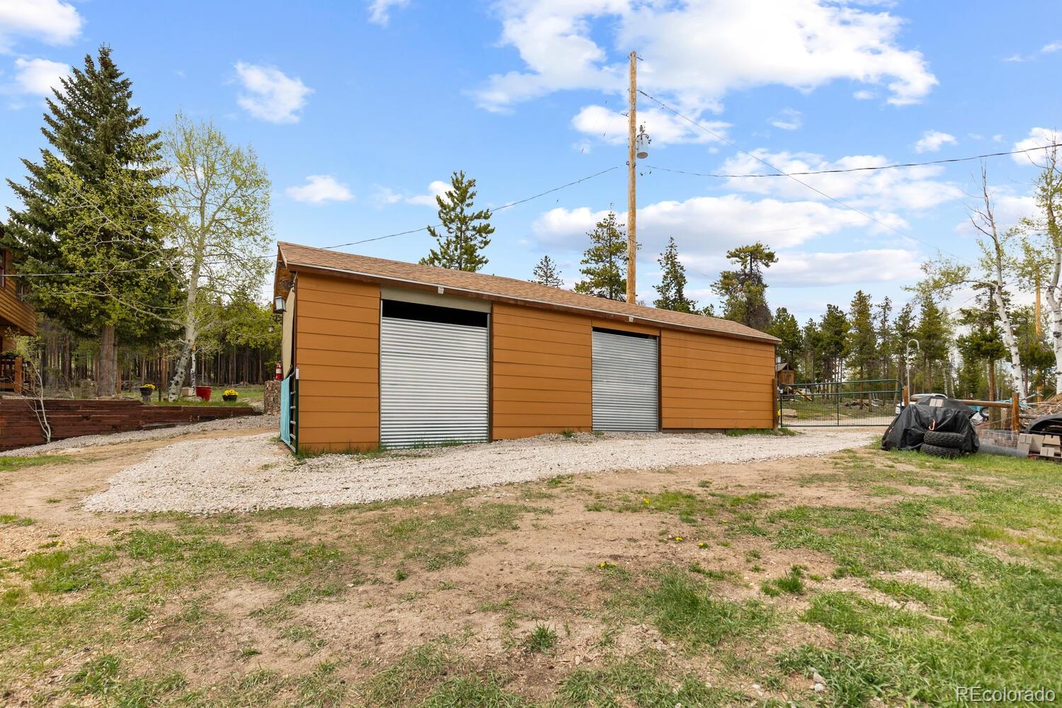 8600 South Warhawk Road Conifer, CO 80433 - Photo 37 of 50 a view of a couches under an umbrella