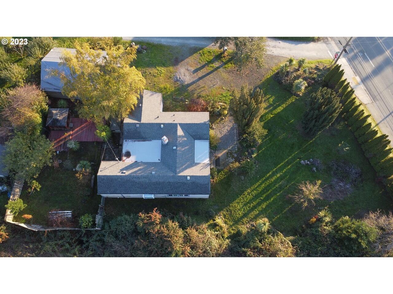 1985 Roseburg Road Myrtle Point, OR 97458 - Photo 21 of 27 21