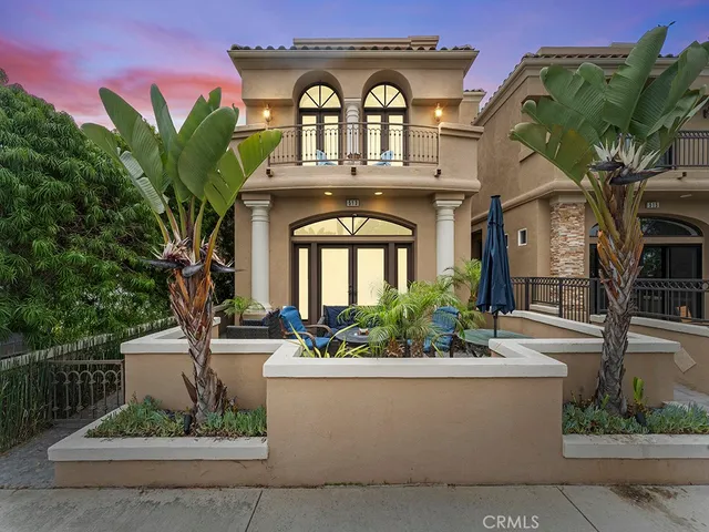 $2,350,000 | 513 Pecan Avenue, Huntington Beach, CA 92648