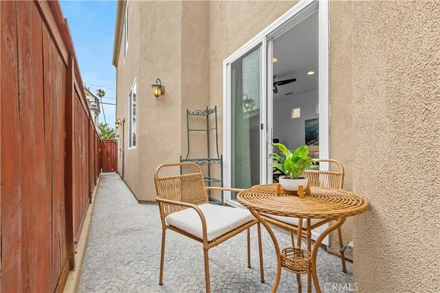 $2,350,000 | 513 Pecan Avenue, Huntington Beach, CA 92648