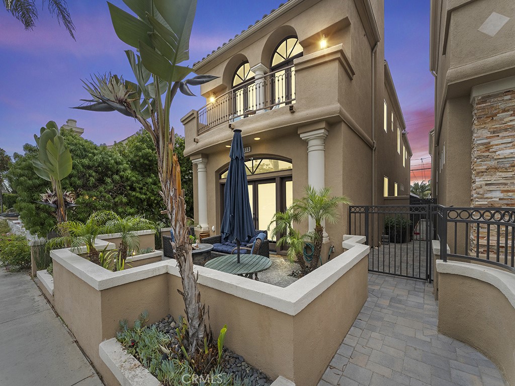 513 Pecan Avenue Huntington Beach, CA 92648 - Photo 4 of 46 a view of a house with a tub and potted plants