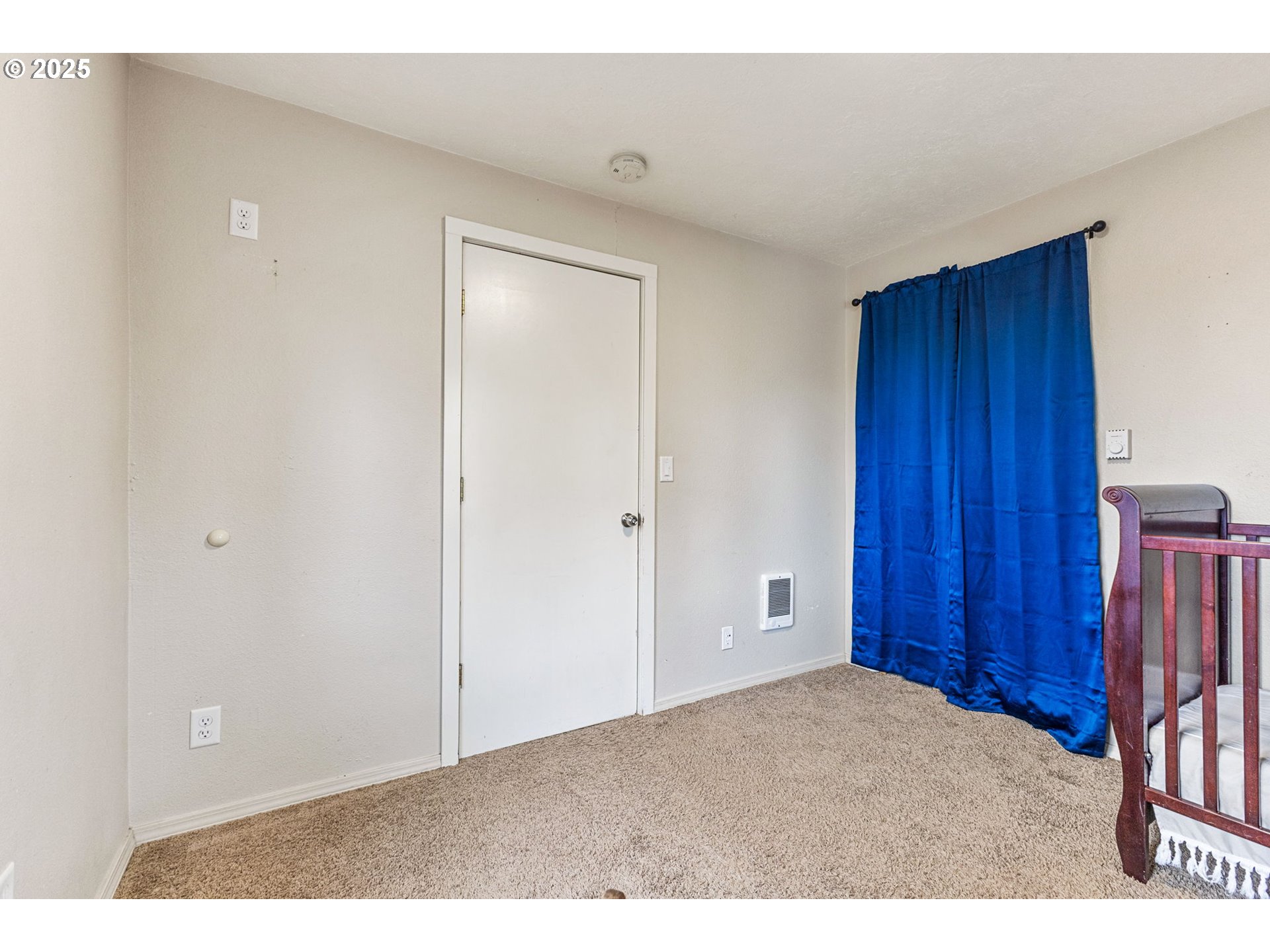1487 Southwest Fairview Avenue Dallas, OR 97338 - Photo 14 of 34 a view of an empty room