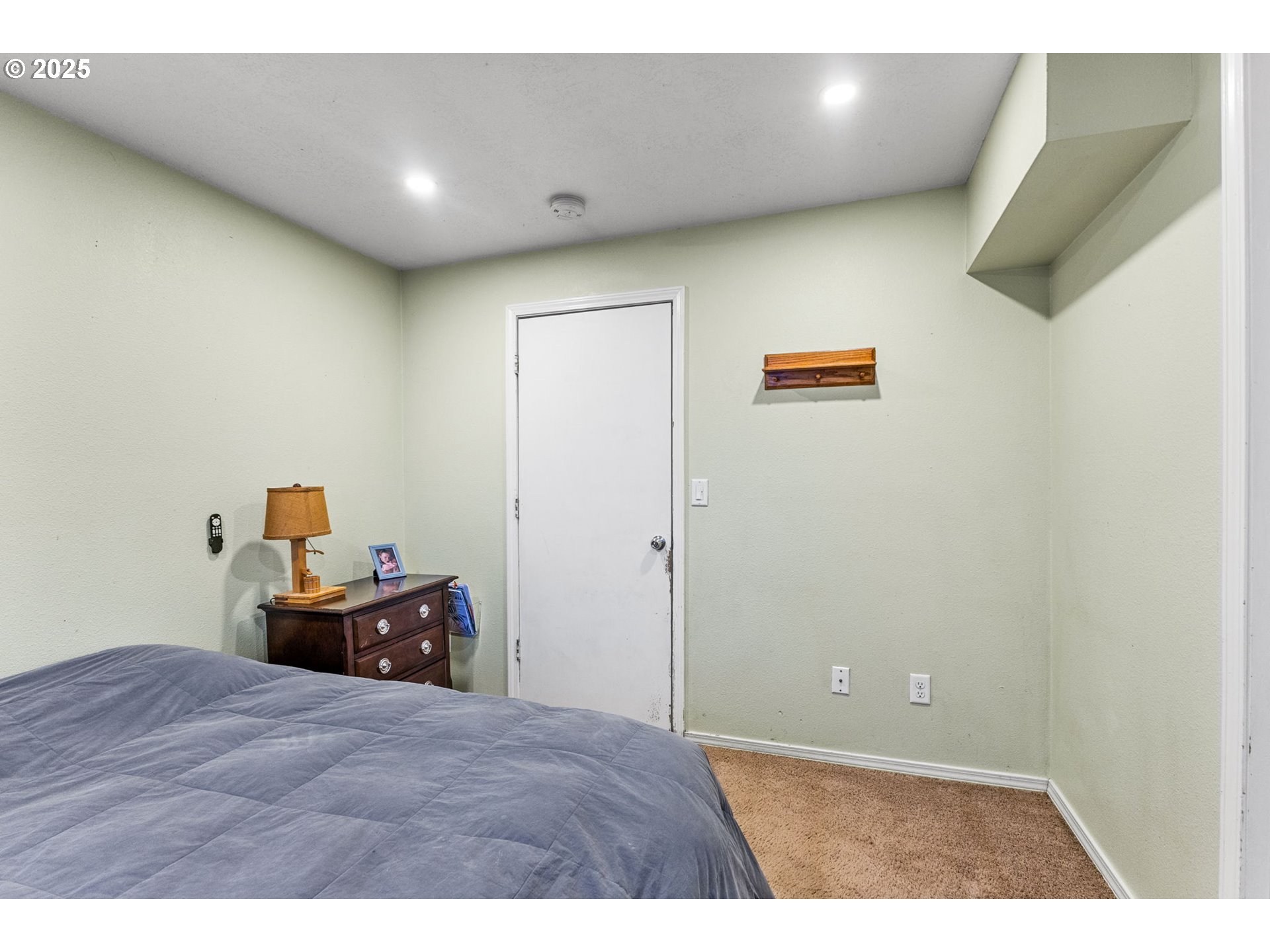 1487 Southwest Fairview Avenue Dallas, OR 97338 - Photo 21 of 34 a bedroom with a bed and a dresser