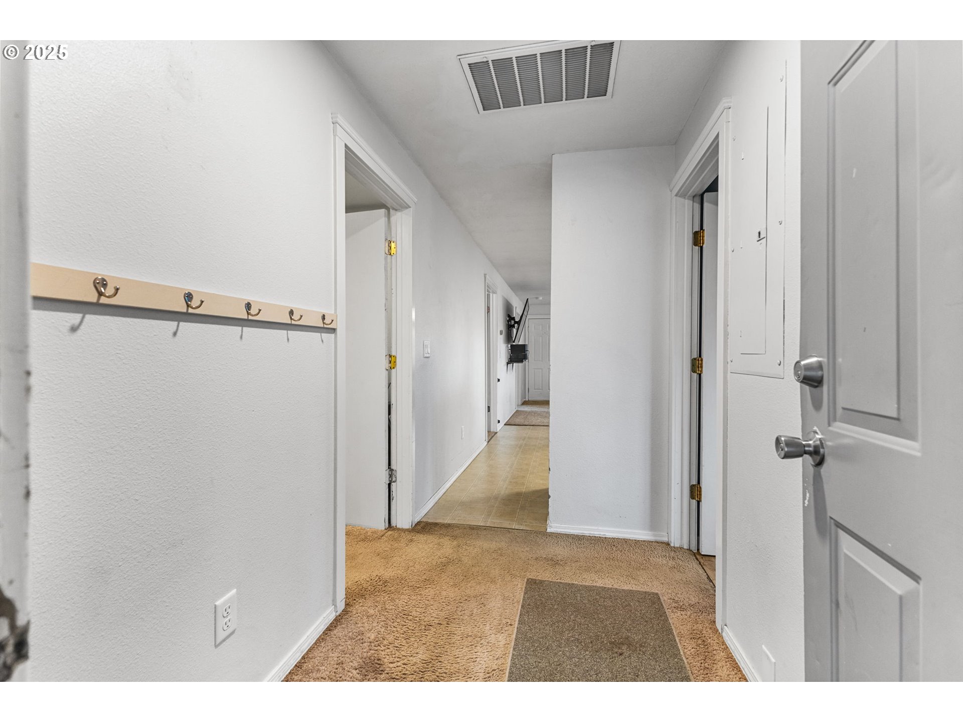 1487 Southwest Fairview Avenue Dallas, OR 97338 - Photo 24 of 34 a view of a hallway with a white walls