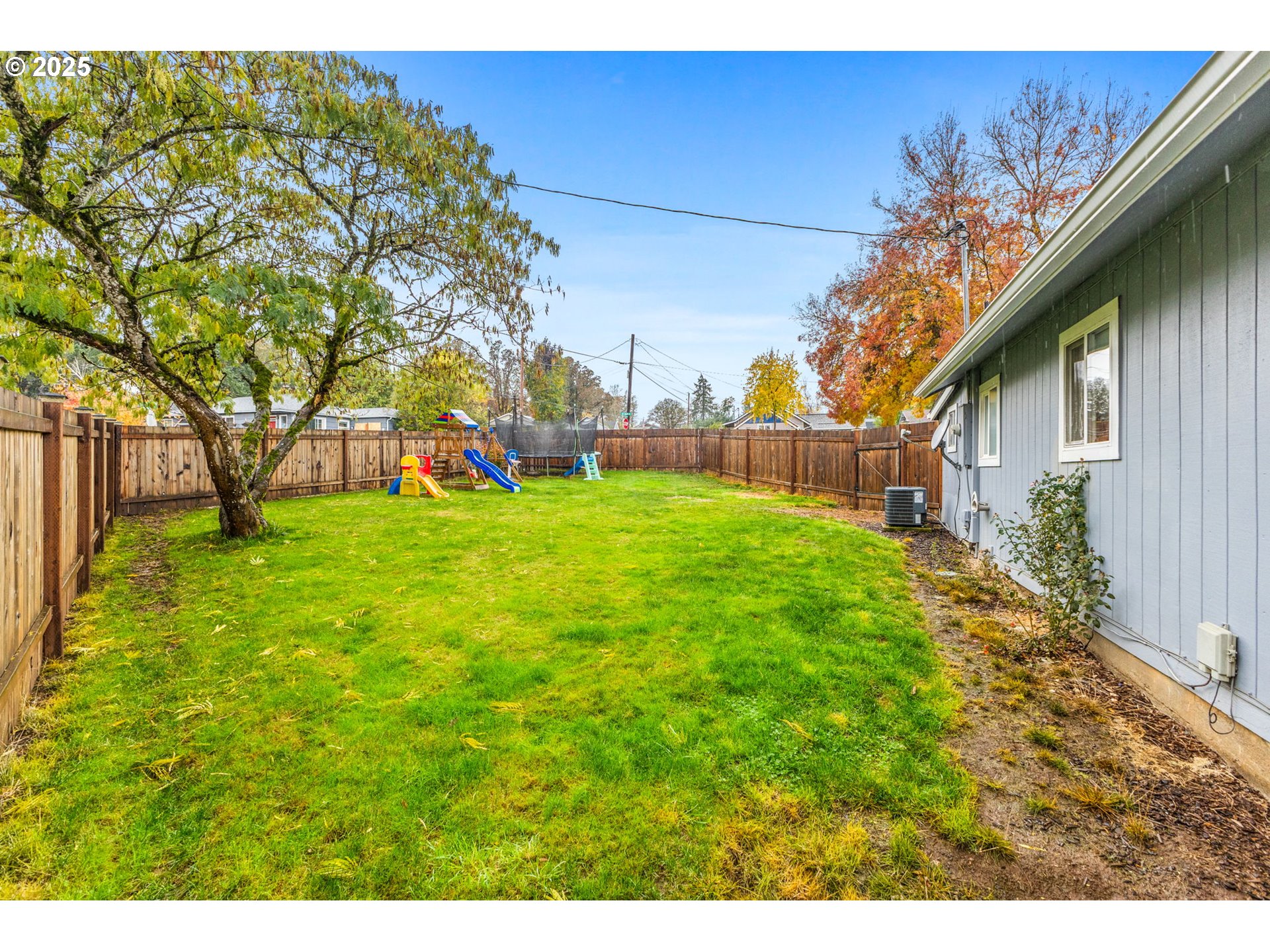 1487 Southwest Fairview Avenue Dallas, OR 97338 - Photo 29 of 34 a view of a backyard with a garden