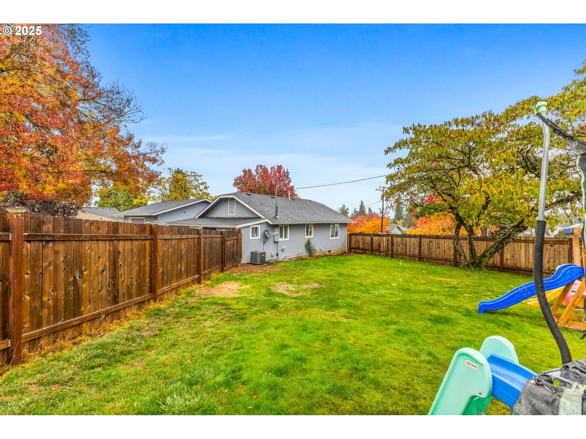 1487 Southwest Fairview Avenue Dallas, OR 97338 - Photo 30 of 34 a view of a backyard with a garden