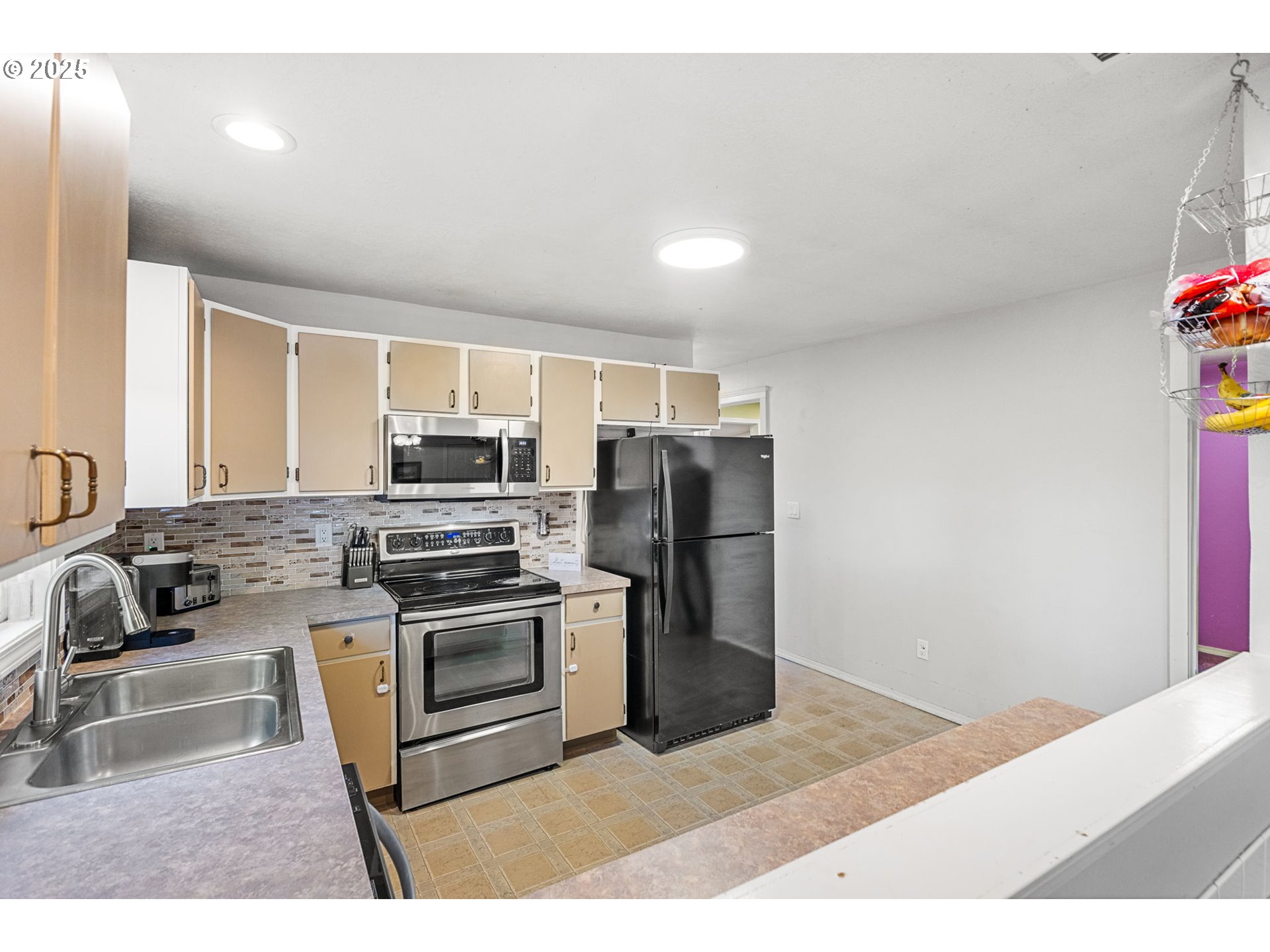 1487 Southwest Fairview Avenue Dallas, OR 97338 - Photo 9 of 34 a kitchen with stainless steel appliances granite countertop a sink stove and refrigerator