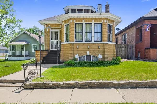$230,000 | 2153 121st Place, Blue Island, IL 60406