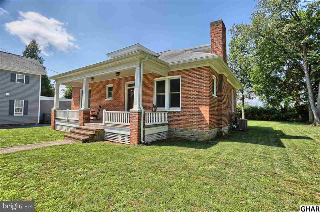 403 Walnut Street Boiling Springs, PA 17007 - Photo 1 of 30 Gallery Image 1