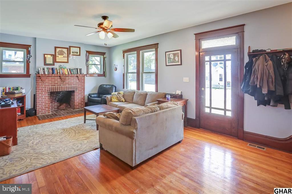 403 Walnut Street Boiling Springs, PA 17007 - Photo 2 of 30 Gallery Image 2