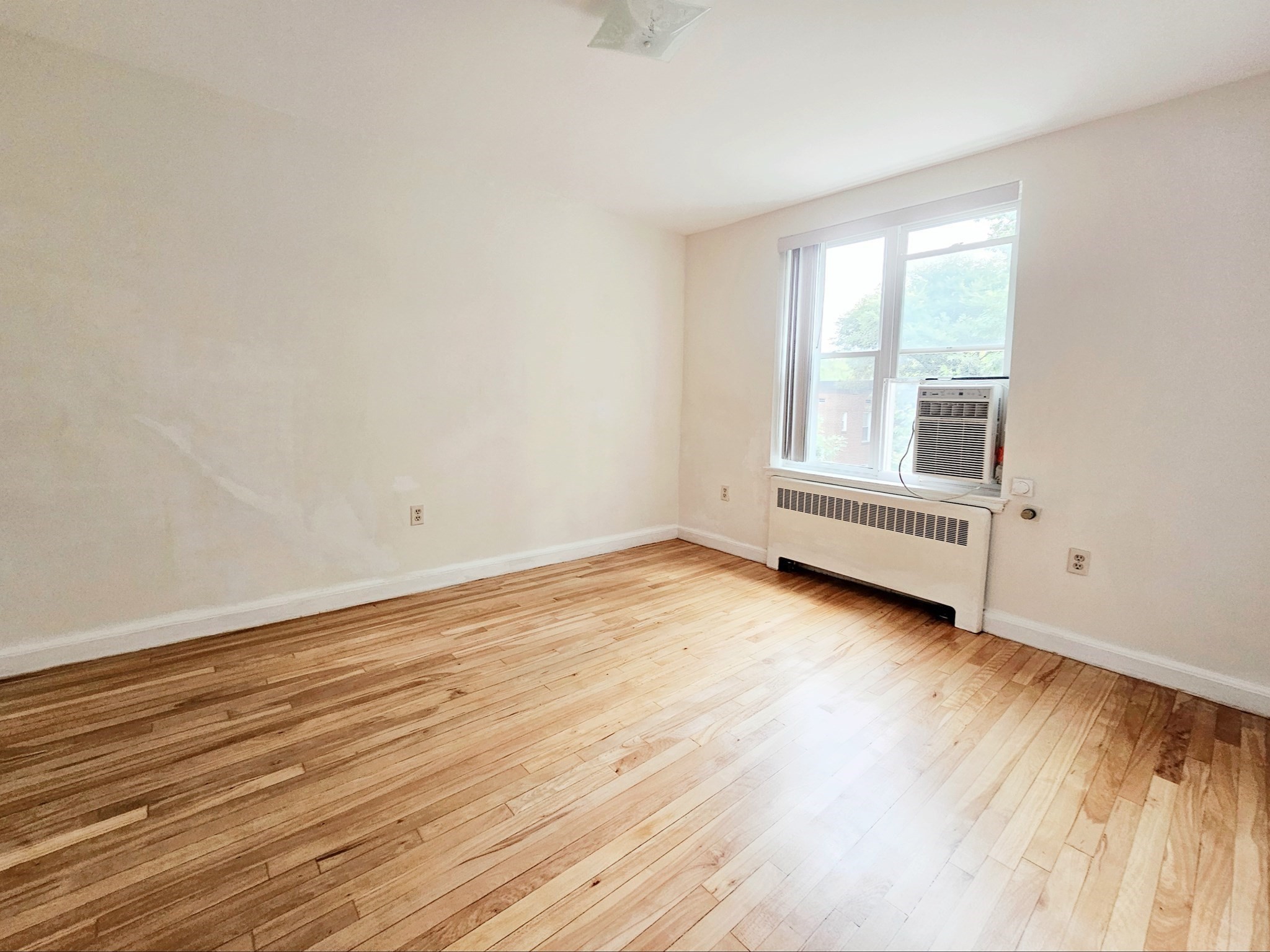 42 Dean Road, Unit 5 Brookline, MA 02445 - Photo 3 of 4 Gallery Image 3