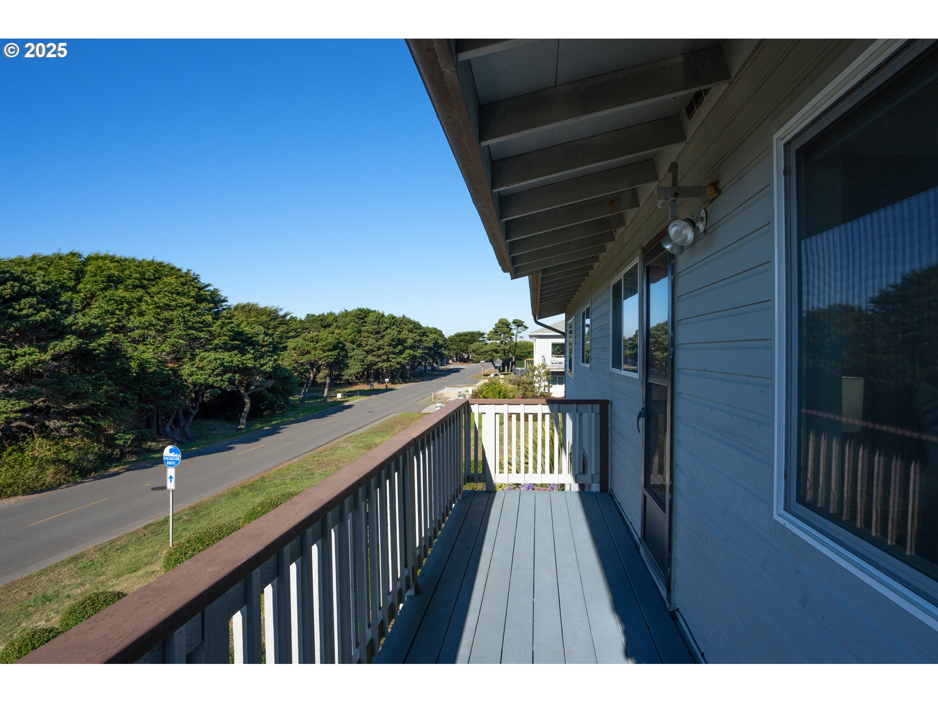2131 Beach Loop Road Bandon, OR 97411 - Photo 21 of 32 a balcony with wooden floor and outdoor space