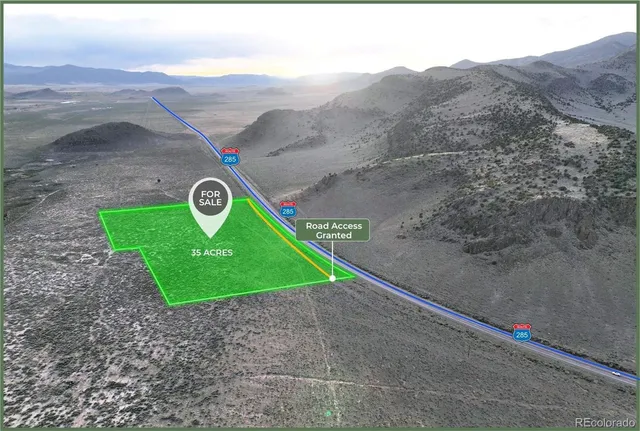 a view of a back yard of the house