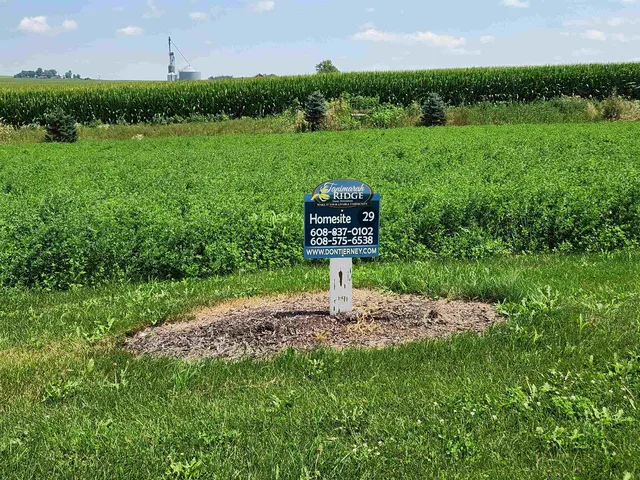 $99,000 | 823 Capitol Drive, Dane, WI 53529