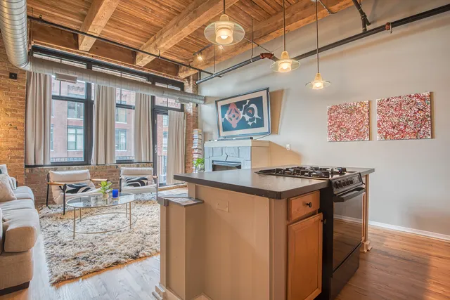 $2,400 | 625 West Jackson Boulevard, Unit 503, Chicago, IL 60661