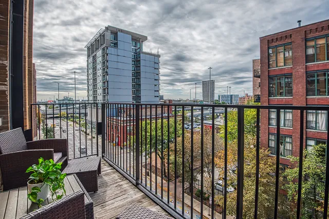 $2,400 | 625 West Jackson Boulevard, Unit 503, Chicago, IL 60661