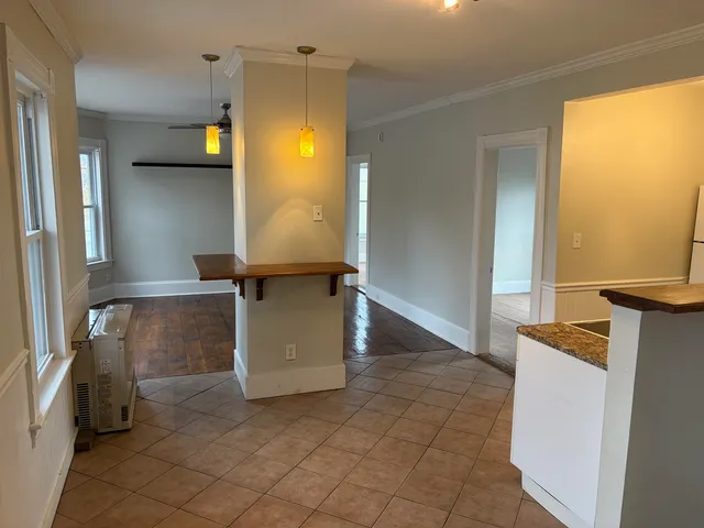 $1,800 | 90 Longwood Avenue, Unit 2, Manchester, NH 03109