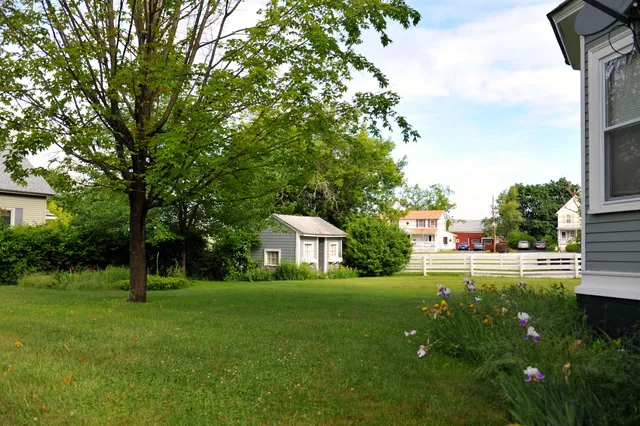 $1,800 | 90 Longwood Avenue, Unit 2, Manchester, NH 03109