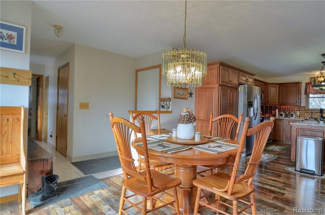 1495 West Ray Road Fenton, MI 48430 - Photo 11 of 32 11-Breakfast Nook 2nd View.jpg