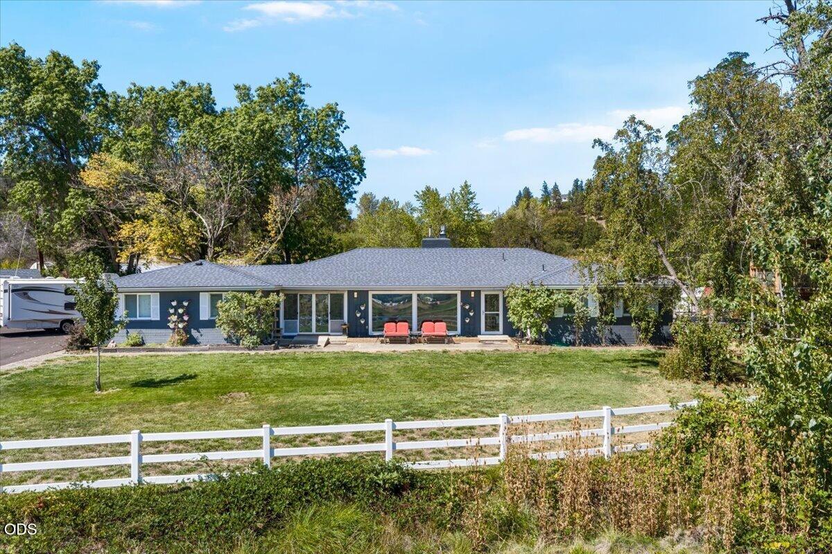 120 Hammel Road Eagle Point, OR 97524 - Photo 4 of 50 Gallery Image 4
