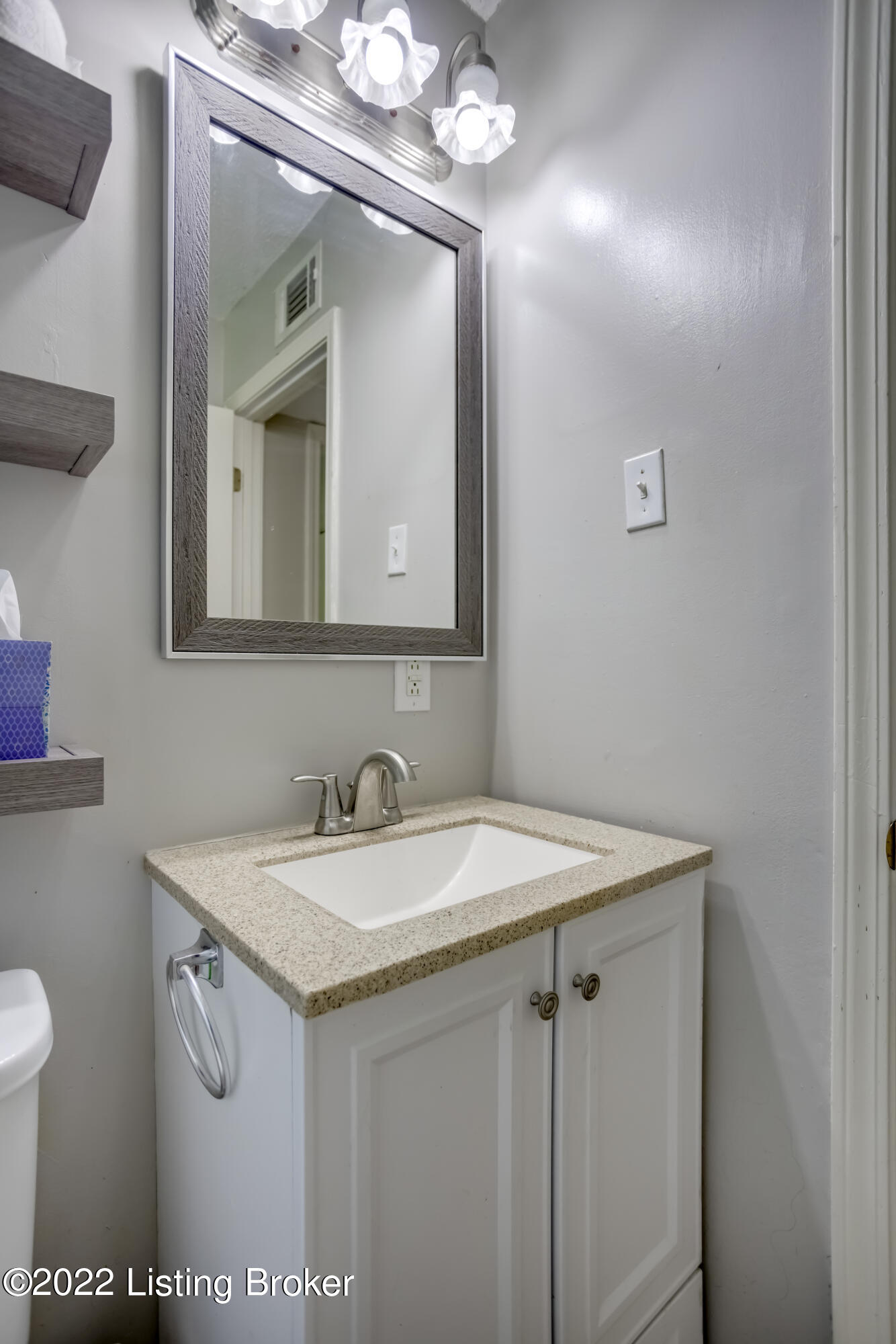146 Valley Road Louisville, KY 40229 - Photo 20 of 25 20220520-2Y0A6273-A